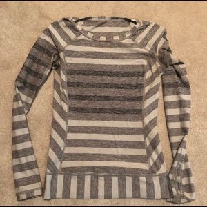 Lululemon long sleeve tee with thumb holes